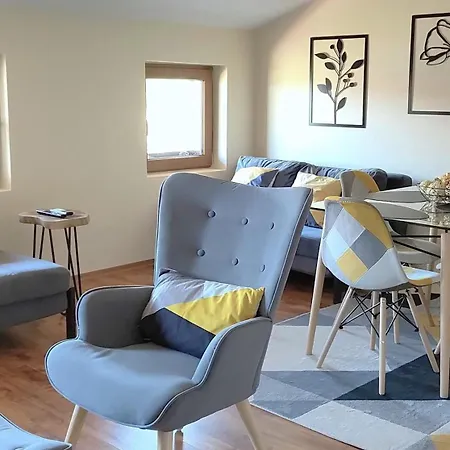 Mountain Delight, Банско