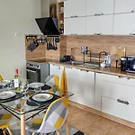 Mountain Delight, Apartment